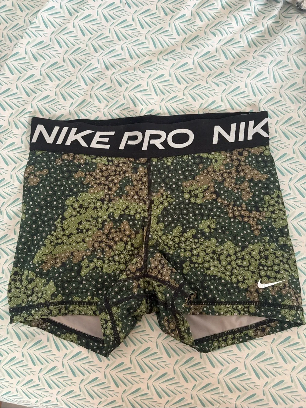 Nike Pro Women's Green Camo Training Bike Shorts